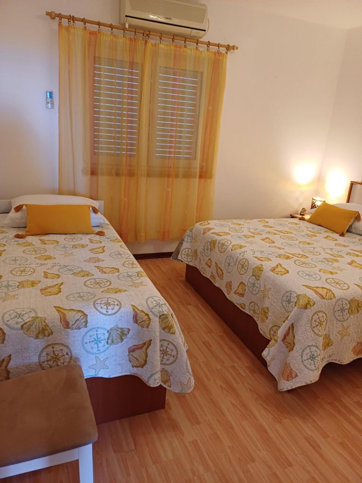 Apartments Jure Miljak Подстрана Екстериор снимка