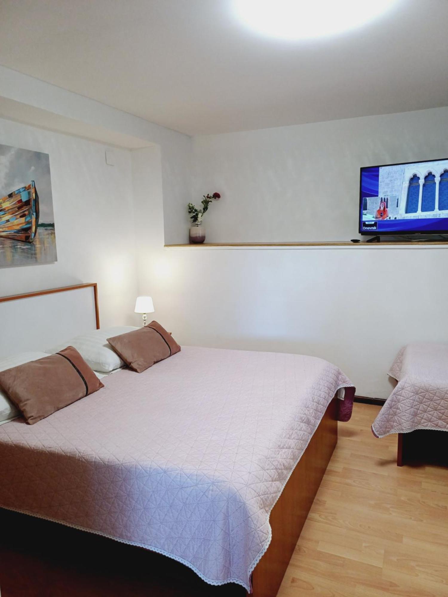 Apartments Jure Miljak Подстрана Екстериор снимка