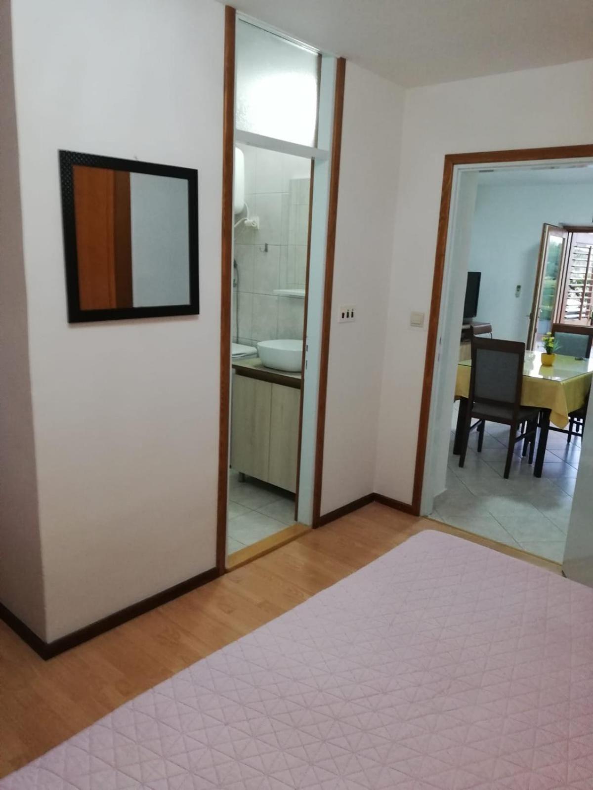 Apartments Jure Miljak Подстрана Екстериор снимка