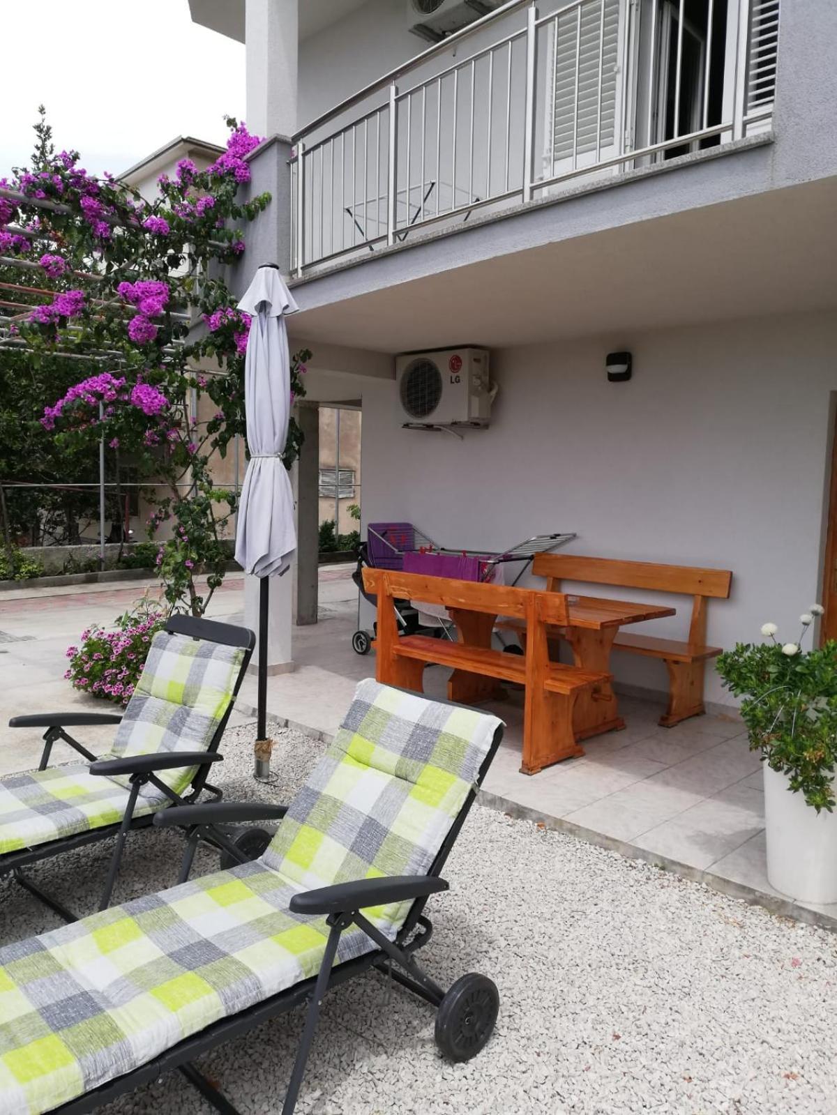 Apartments Jure Miljak Подстрана Екстериор снимка