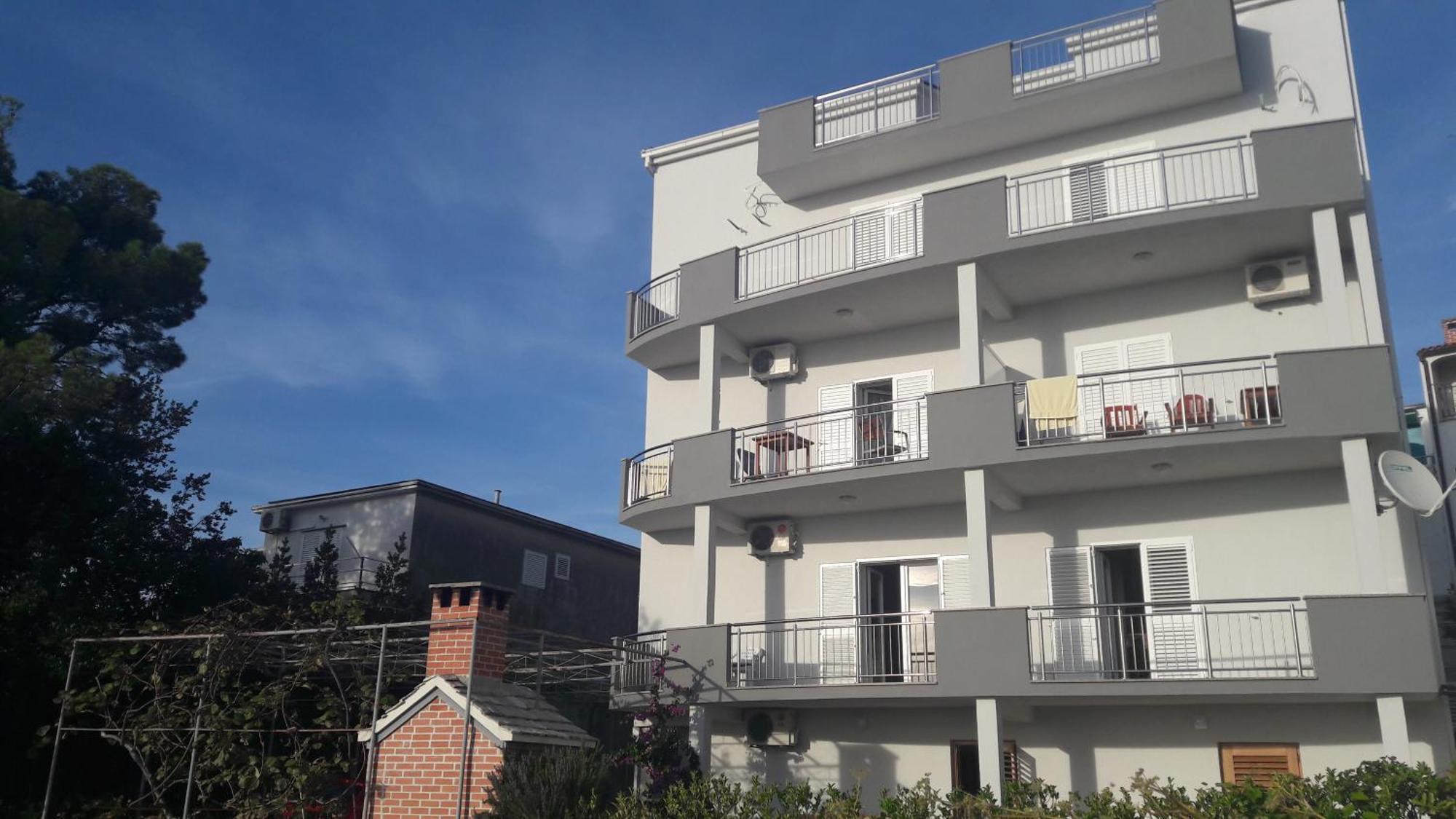 Apartments Jure Miljak Подстрана Екстериор снимка